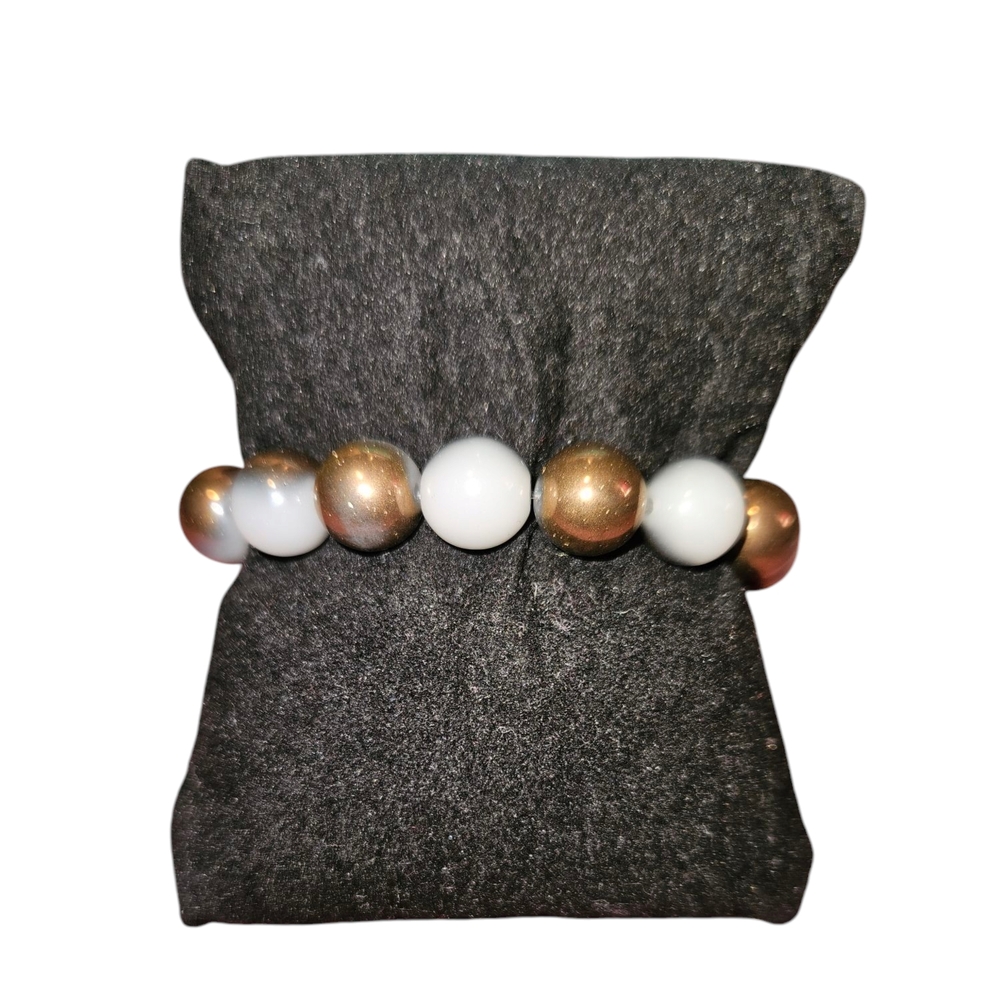 Elegant Gold and White Beaded Bracelet